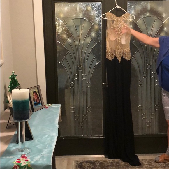 Black and gold prom dress - Picture 3 of 8